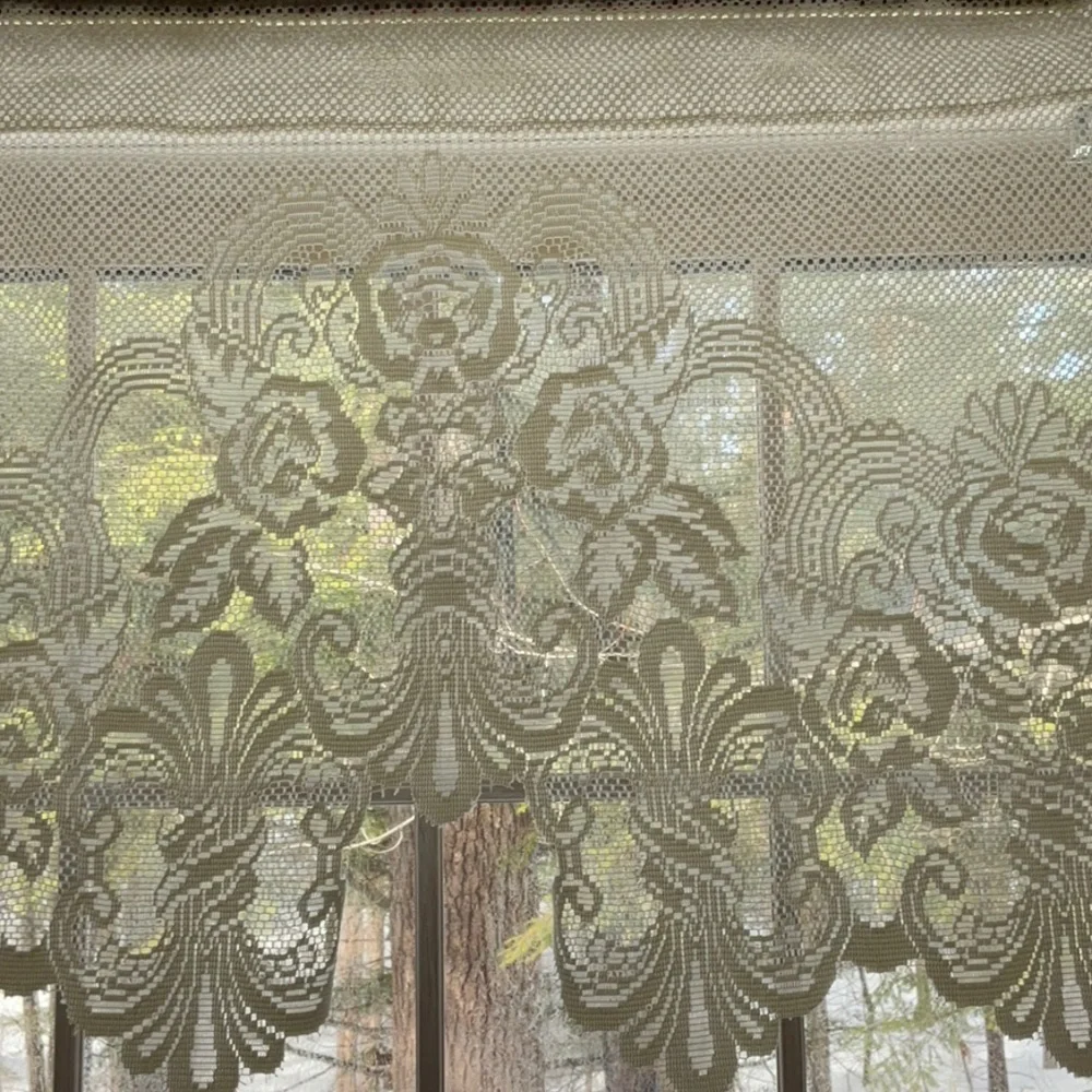 Lace Victorian Rose curtain valance, off white, rose-patterned lace design.